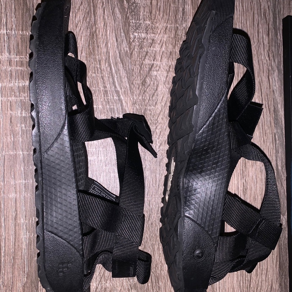 Vintage Men’s Black Teva Sandals with toe loop - Picture 4 of 11